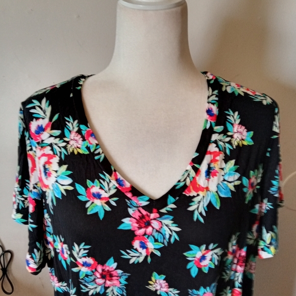 Tabitha Webb Floral V-Neck Blouse NWT Women's Size 1X - Picture 3 of 10